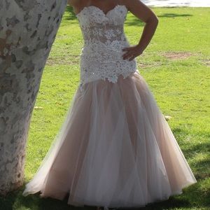 Size 8 Sherri Hill prom dress. Sized for someone 5'0. Used once